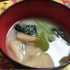 鰹節粉で小松菜の味噌汁